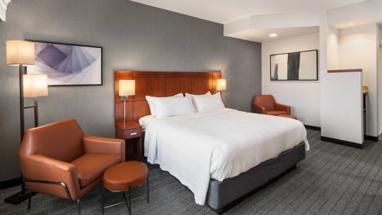 Courtyard by Marriott Mankato guest room with a king bed and sitting area
